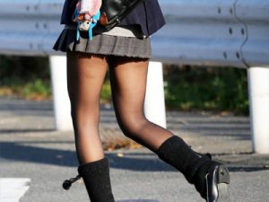 【JK街撮り盗撮エロ画像】20デニール～40デニールの黒パンスト履いて綺麗な足が最高に透けた女子校生を盗撮ｗｗ