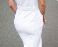 【ナース街撮り盗撮エロ画像】白衣姿で街中を歩く看護婦を背後から隠し撮り…パンティラインがうっすら浮かぶｗｗ