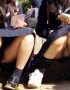 【JKパンチラ盗撮画像】ミニスカじゃなくてもスカートで座れば必然的に座りパンチラする女子校生の画像ｗｗ