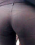 【素人街撮り盗撮エロ画像】ピチピチの黒パンツを履いた大きな尻が目立つ一般女性たちを隠し撮りした画像ｗｗ